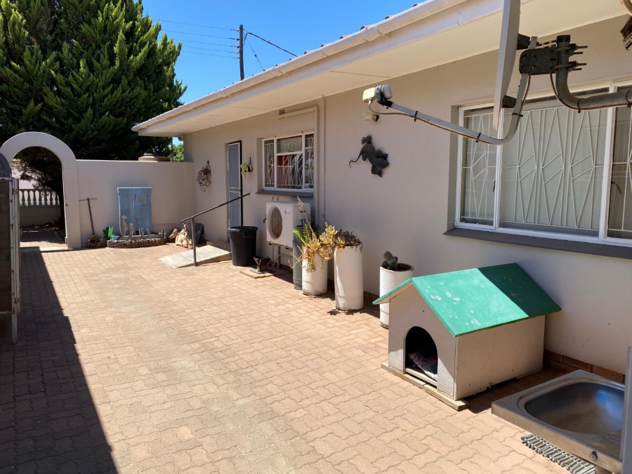 3 Bedroom Property for Sale in Vanrhynsdorp Western Cape